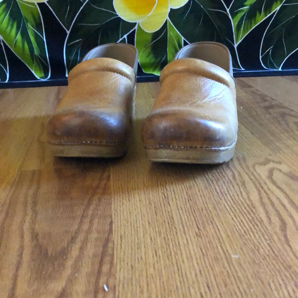 DANSKO honey clogs size 40